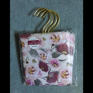 Jasmine Sachets NWT